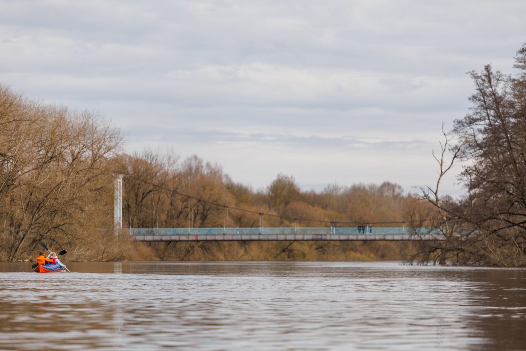 Брянск Голубой мост вид с воды во время весеннего разлива на реке Десна